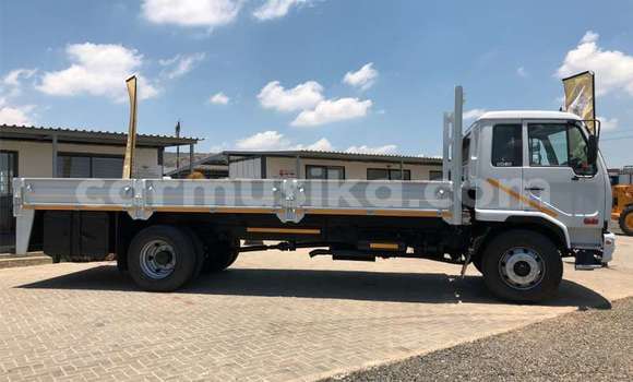 Acheter Occasion Utilitaire Nissan UD Blanc à Beitbridge, Matabeleland South Acheter Occasion Utilitaire Nissan UD Blanc à Beitbridge, Matabeleland South