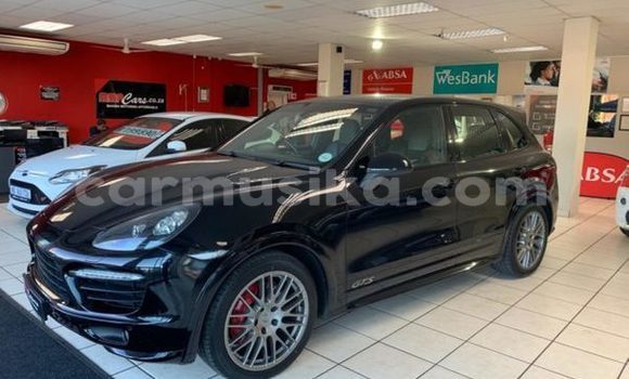 Nunua Ilio tumika Porsche Cayenne Nyeusi Gari ndani ya Beitbridge nchini Matabeleland Kusini