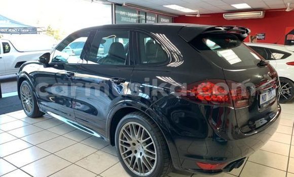 Nunua Ilio tumika Porsche Cayenne Nyeusi Gari ndani ya Beitbridge nchini Matabeleland Kusini Nunua Ilio tumika Porsche Cayenne Nyeusi Gari ndani ya Beitbridge nchini Matabeleland Kusini