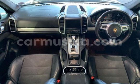 Nunua Ilio tumika Porsche Cayenne Nyeusi Gari ndani ya Beitbridge nchini Matabeleland Kusini Nunua Ilio tumika Porsche Cayenne Nyeusi Gari ndani ya Beitbridge nchini Matabeleland Kusini