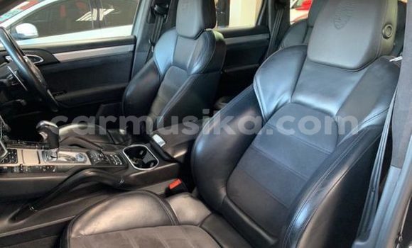 Nunua Ilio tumika Porsche Cayenne Nyeusi Gari ndani ya Beitbridge nchini Matabeleland Kusini Nunua Ilio tumika Porsche Cayenne Nyeusi Gari ndani ya Beitbridge nchini Matabeleland Kusini