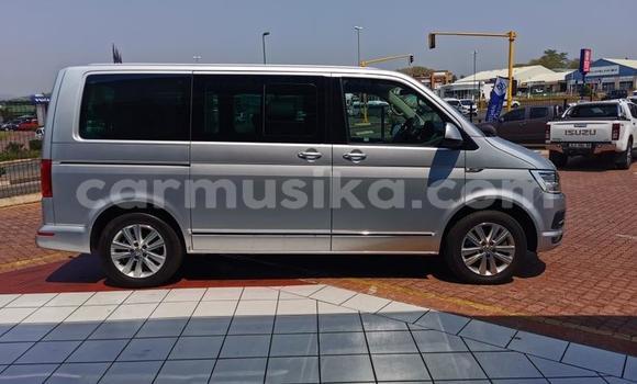 Acheter Occasion Voiture Volkswagen Caravelle Gris à Beitbridge, Matabeleland South Acheter Occasion Voiture Volkswagen Caravelle Gris à Beitbridge, Matabeleland South