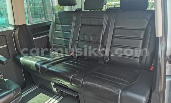 Acheter Occasion Voiture Volkswagen Caravelle Gris à Beitbridge, Matabeleland South Acheter Occasion Voiture Volkswagen Caravelle Gris à Beitbridge, Matabeleland South