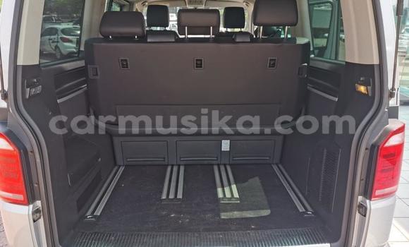 Acheter Occasion Voiture Volkswagen Caravelle Gris à Beitbridge, Matabeleland South Acheter Occasion Voiture Volkswagen Caravelle Gris à Beitbridge, Matabeleland South