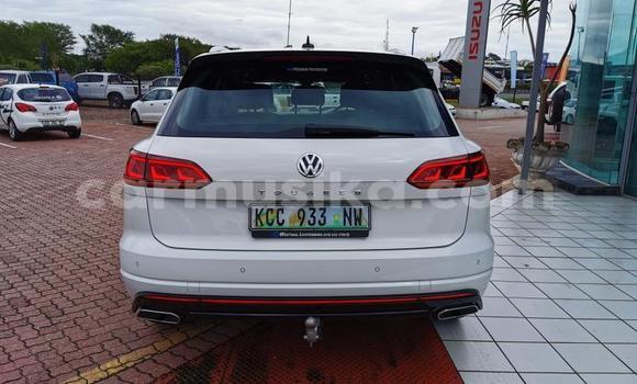 Acheter Occasion Voiture Volkswagen Caravelle Blanc à Beitbridge, Matabeleland South Acheter Occasion Voiture Volkswagen Caravelle Blanc à Beitbridge, Matabeleland South