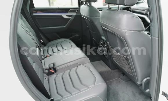 Acheter Occasion Voiture Volkswagen Caravelle Blanc à Beitbridge, Matabeleland South Acheter Occasion Voiture Volkswagen Caravelle Blanc à Beitbridge, Matabeleland South