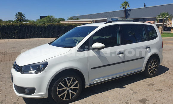 Buy Used Volkswagen Touran White Car in Beitbridge in Matabeleland South Buy Used Volkswagen Touran White Car in Beitbridge in Matabeleland South