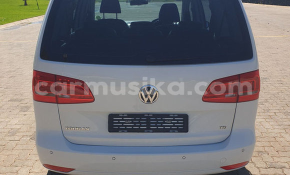 Buy Used Volkswagen Touran White Car in Beitbridge in Matabeleland South Buy Used Volkswagen Touran White Car in Beitbridge in Matabeleland South