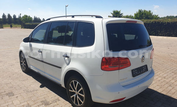 Buy Used Volkswagen Touran White Car in Beitbridge in Matabeleland South Buy Used Volkswagen Touran White Car in Beitbridge in Matabeleland South