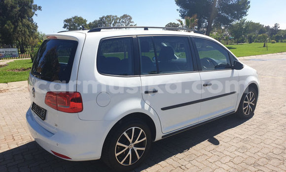 Buy Used Volkswagen Touran White Car in Beitbridge in Matabeleland South Buy Used Volkswagen Touran White Car in Beitbridge in Matabeleland South