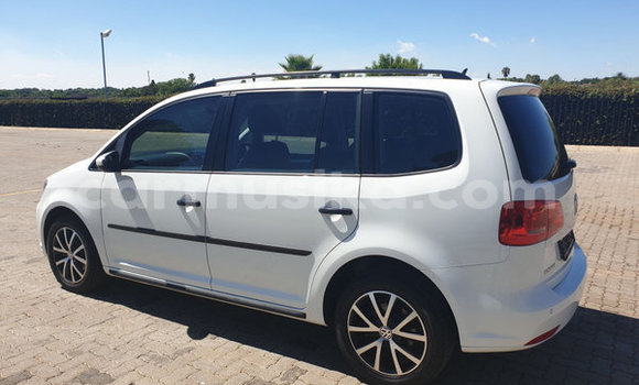 Buy Used Volkswagen Touran White Car in Beitbridge in Matabeleland South Buy Used Volkswagen Touran White Car in Beitbridge in Matabeleland South