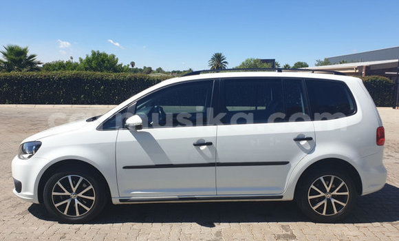 Buy Used Volkswagen Touran White Car in Beitbridge in Matabeleland South Buy Used Volkswagen Touran White Car in Beitbridge in Matabeleland South
