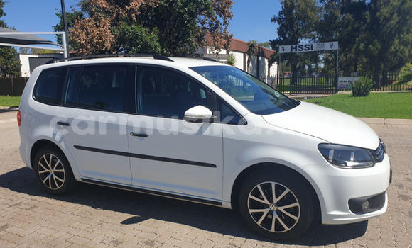 Buy Used Volkswagen Touran White Car in Beitbridge in Matabeleland South Buy Used Volkswagen Touran White Car in Beitbridge in Matabeleland South