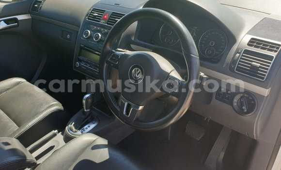 Buy Used Volkswagen Touran White Car in Beitbridge in Matabeleland South Buy Used Volkswagen Touran White Car in Beitbridge in Matabeleland South