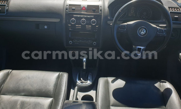 Buy Used Volkswagen Touran White Car in Beitbridge in Matabeleland South Buy Used Volkswagen Touran White Car in Beitbridge in Matabeleland South