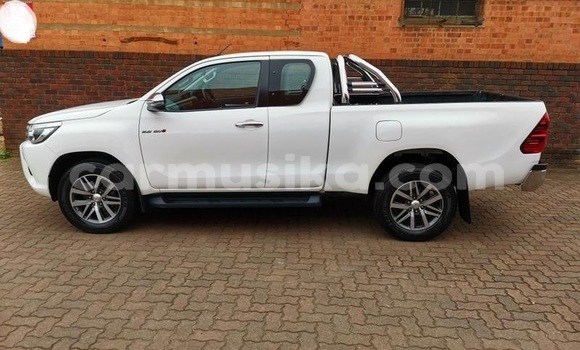 Nunua Ilio tumika Toyota Hilux Nyeupe Gari ndani ya Beitbridge nchini Matabeleland Kusini Nunua Ilio tumika Toyota Hilux Nyeupe Gari ndani ya Beitbridge nchini Matabeleland Kusini