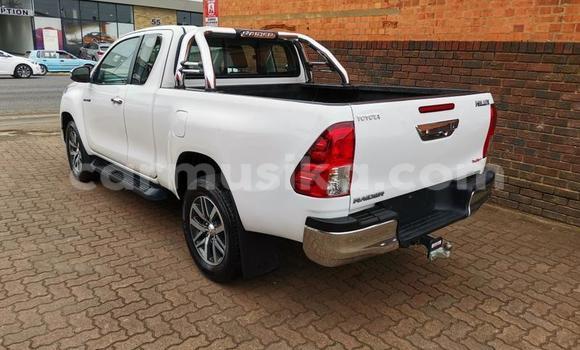 Nunua Ilio tumika Toyota Hilux Nyeupe Gari ndani ya Beitbridge nchini Matabeleland Kusini Nunua Ilio tumika Toyota Hilux Nyeupe Gari ndani ya Beitbridge nchini Matabeleland Kusini