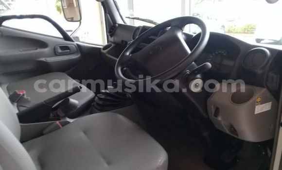 Acheter Occasion Utilitaire Toyota Dyna Blanc à Beitbridge, Matabeleland South Acheter Occasion Utilitaire Toyota Dyna Blanc à Beitbridge, Matabeleland South