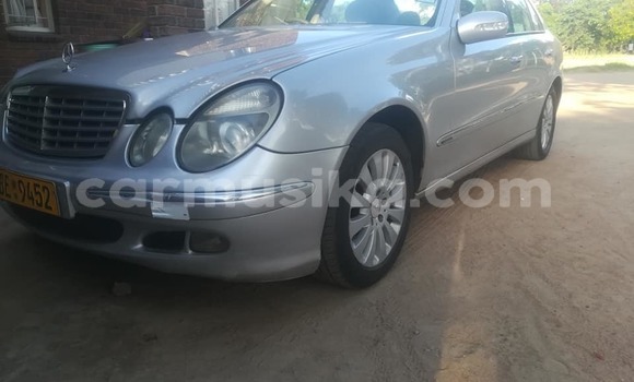 Acheter Occasion Voiture Mercedes‒Benz E-klasse Gris à Harare, Harare Acheter Occasion Voiture Mercedes‒Benz E-klasse Gris à Harare, Harare