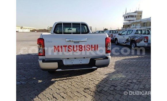 Tenga Imported Mitsubishi L200 Chena Mota in Import - Dubai in Harare Tenga Imported Mitsubishi L200 Chena Mota in Import - Dubai in Harare