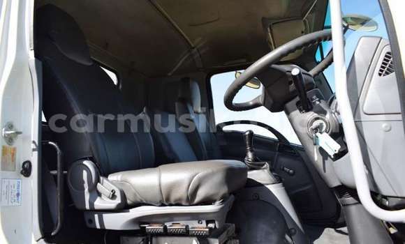 Acheter Occasion Voiture Isuzu Stylus Blanc à Beitbridge, Matabeleland South Acheter Occasion Voiture Isuzu Stylus Blanc à Beitbridge, Matabeleland South