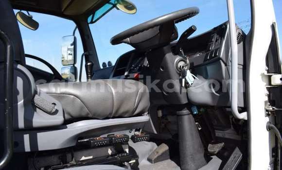 Acheter Occasion Voiture Isuzu Stylus Blanc à Beitbridge, Matabeleland South Acheter Occasion Voiture Isuzu Stylus Blanc à Beitbridge, Matabeleland South