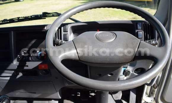 Acheter Occasion Voiture Isuzu Stylus Blanc à Beitbridge, Matabeleland South Acheter Occasion Voiture Isuzu Stylus Blanc à Beitbridge, Matabeleland South