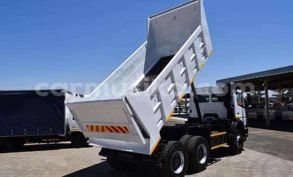 Tenga Tsaru Mercedes‒Benz 190 Chena Mota in Beitbridge in Matabeleland South Tenga Tsaru Mercedes‒Benz 190 Chena Mota in Beitbridge in Matabeleland South