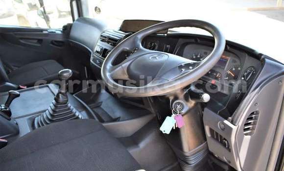 Tenga Tsaru Mercedes‒Benz 190 Chena Mota in Beitbridge in Matabeleland South Tenga Tsaru Mercedes‒Benz 190 Chena Mota in Beitbridge in Matabeleland South