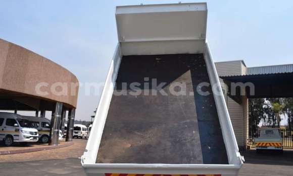 Acheter Occasion Voiture Isuzu Trooper Blanc à Beitbridge, Matabeleland South Acheter Occasion Voiture Isuzu Trooper Blanc à Beitbridge, Matabeleland South