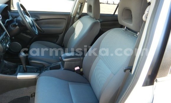 Nunua Ilio tumika Toyota RAV4 Nyeupe Gari ndani ya Bulawayo nchini Bulawayo Nunua Ilio tumika Toyota RAV4 Nyeupe Gari ndani ya Bulawayo nchini Bulawayo