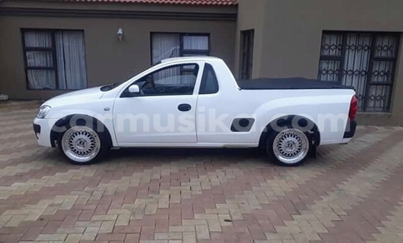 Tenga Tsaru Opel Corsa Chena Mota in Beitbridge in Matabeleland South Tenga Tsaru Opel Corsa Chena Mota in Beitbridge in Matabeleland South