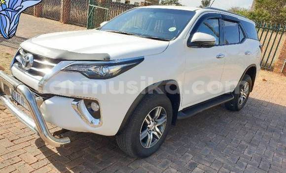 Buy Used Toyota Fortuner White Car in Beitbridge in Matabeleland South Buy Used Toyota Fortuner White Car in Beitbridge in Matabeleland South