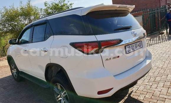 Buy Used Toyota Fortuner White Car in Beitbridge in Matabeleland South Buy Used Toyota Fortuner White Car in Beitbridge in Matabeleland South