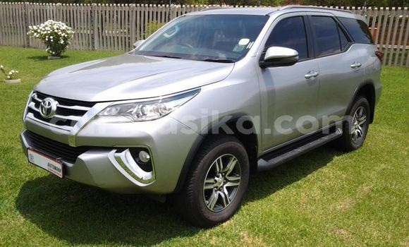 Nunua Ilio tumika Toyota Fortuner Fedha Gari ndani ya Bindura nchini Mashonaland Central Nunua Ilio tumika Toyota Fortuner Fedha Gari ndani ya Bindura nchini Mashonaland Central