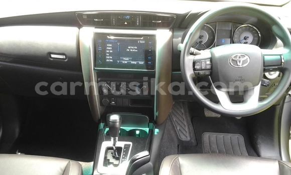 Nunua Ilio tumika Toyota Fortuner Fedha Gari ndani ya Bindura nchini Mashonaland Central Nunua Ilio tumika Toyota Fortuner Fedha Gari ndani ya Bindura nchini Mashonaland Central