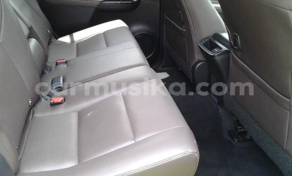 Nunua Ilio tumika Toyota Fortuner Fedha Gari ndani ya Bindura nchini Mashonaland Central Nunua Ilio tumika Toyota Fortuner Fedha Gari ndani ya Bindura nchini Mashonaland Central