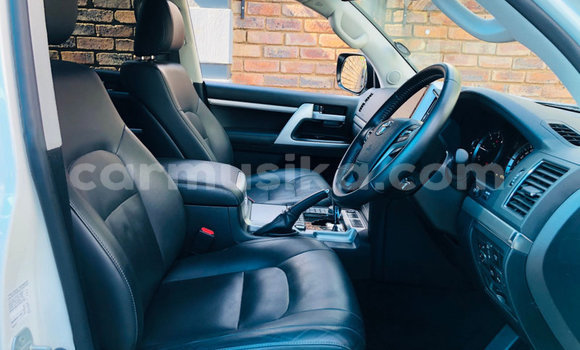 Acheter Occasion Voiture Toyota Land Cruiser Prado Blanc à Beitbridge, Matabeleland South Acheter Occasion Voiture Toyota Land Cruiser Prado Blanc à Beitbridge, Matabeleland South