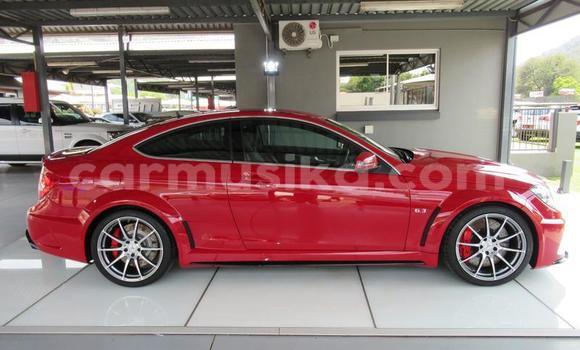 Nunua Ilio tumika Mercedes‒Benz C-klasse AMG Nyekundu Gari ndani ya Beitbridge nchini Matabeleland Kusini Nunua Ilio tumika Mercedes‒Benz C-klasse AMG Nyekundu Gari ndani ya Beitbridge nchini Matabeleland Kusini