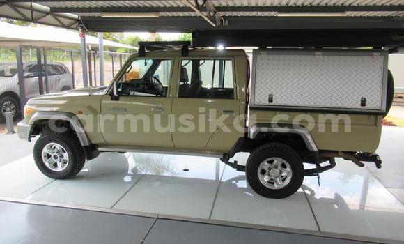 Nunua Ilio tumika Toyota Land Cruiser Brown Gari ndani ya Beitbridge nchini Matabeleland Kusini Nunua Ilio tumika Toyota Land Cruiser Brown Gari ndani ya Beitbridge nchini Matabeleland Kusini