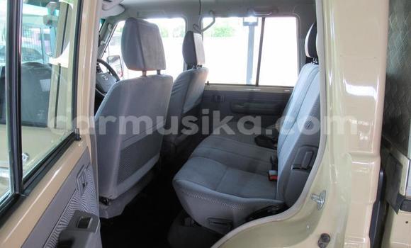 Nunua Ilio tumika Toyota Land Cruiser Brown Gari ndani ya Beitbridge nchini Matabeleland Kusini Nunua Ilio tumika Toyota Land Cruiser Brown Gari ndani ya Beitbridge nchini Matabeleland Kusini
