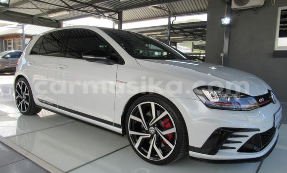 Nunua Ilio tumika Volkswagen Golf Nyeupe Gari ndani ya Beitbridge nchini Matabeleland Kusini Nunua Ilio tumika Volkswagen Golf Nyeupe Gari ndani ya Beitbridge nchini Matabeleland Kusini