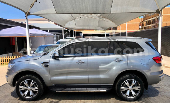 Acheter Occasion Voiture Ford Everest Gris à Beitbridge, Matabeleland South Acheter Occasion Voiture Ford Everest Gris à Beitbridge, Matabeleland South