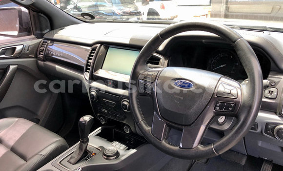 Acheter Occasion Voiture Ford Everest Gris à Beitbridge, Matabeleland South Acheter Occasion Voiture Ford Everest Gris à Beitbridge, Matabeleland South