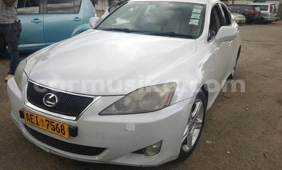 Nunua Ilio tumika Lexus IS Nyeupe Gari ndani ya Harare nchini Harare