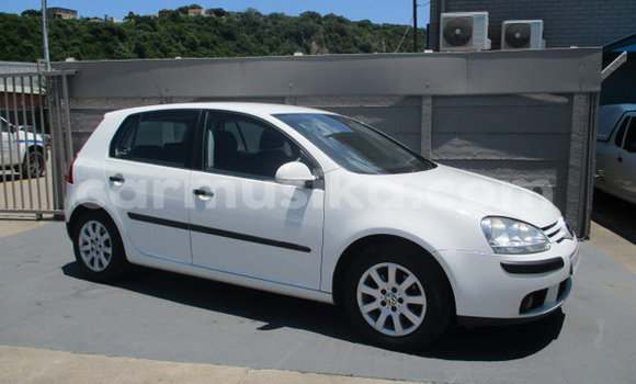 Nunua Ilio tumika Volkswagen Golf Nyeupe Gari ndani ya Beitbridge nchini Matabeleland Kusini Nunua Ilio tumika Volkswagen Golf Nyeupe Gari ndani ya Beitbridge nchini Matabeleland Kusini