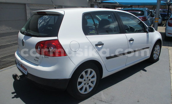 Nunua Ilio tumika Volkswagen Golf Nyeupe Gari ndani ya Beitbridge nchini Matabeleland Kusini Nunua Ilio tumika Volkswagen Golf Nyeupe Gari ndani ya Beitbridge nchini Matabeleland Kusini