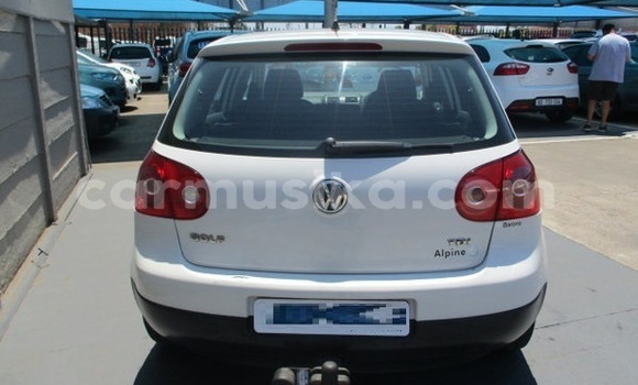 Nunua Ilio tumika Volkswagen Golf Nyeupe Gari ndani ya Beitbridge nchini Matabeleland Kusini Nunua Ilio tumika Volkswagen Golf Nyeupe Gari ndani ya Beitbridge nchini Matabeleland Kusini
