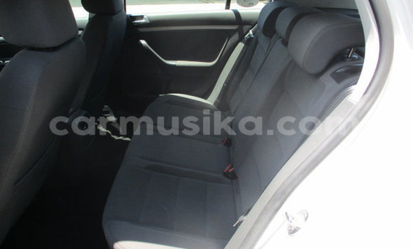 Nunua Ilio tumika Volkswagen Golf Nyeupe Gari ndani ya Beitbridge nchini Matabeleland Kusini Nunua Ilio tumika Volkswagen Golf Nyeupe Gari ndani ya Beitbridge nchini Matabeleland Kusini