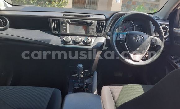 Acheter Occasion Voiture Toyota RAV4 Blanc à Beitbridge, Matabeleland South Acheter Occasion Voiture Toyota RAV4 Blanc à Beitbridge, Matabeleland South